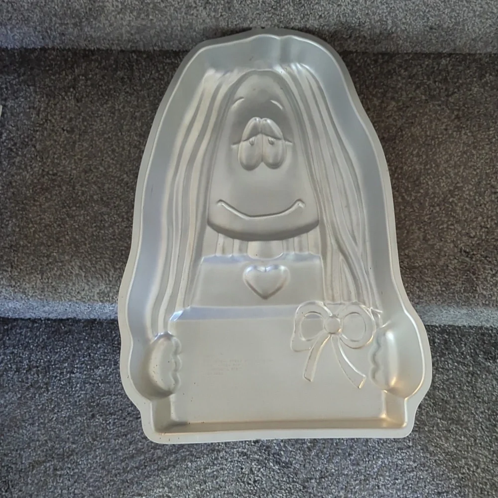 Wilton Cathy cake pan